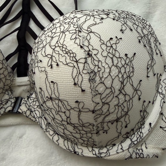 Victoria's Secret Very Sexy push up Black and White Strappy Bra size 36C NWOT - Picture 4 of 12